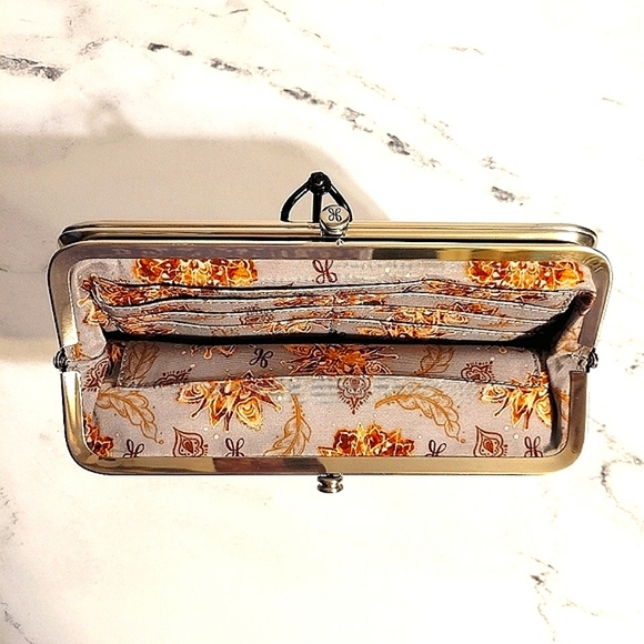 NEW HOBO Black Leather Raised Unique Pattern 'Lauren' Wallet w/Wanderlust Lining - Picture 3 of 10